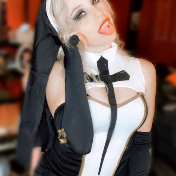 Meet your Posher, Britney - Picture 4 of 5